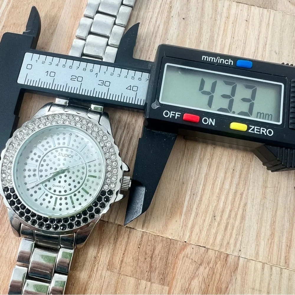 Studio time ladies silver tone crystal accented watch NEW BATTERY